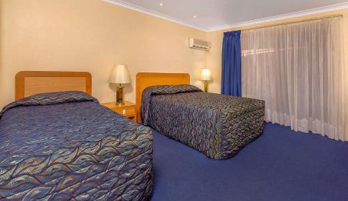Executive Room with One Queen Bed and One Single Bed - Non-Smoking