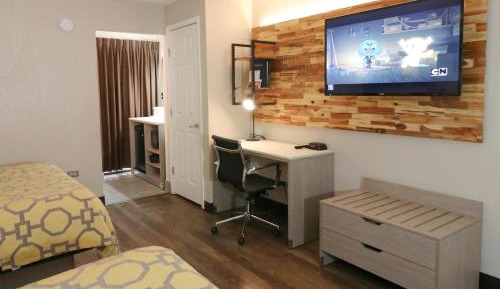 King Room with River View - Disability Access/Non-Smoking