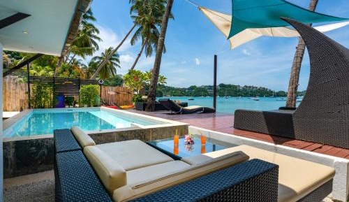 Three-Bedroom Apartment Seaview with Private Pool