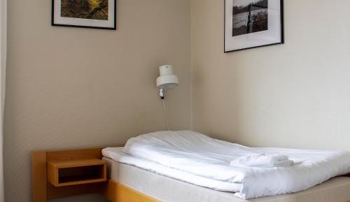Basic Single Room with Shared Bathroom