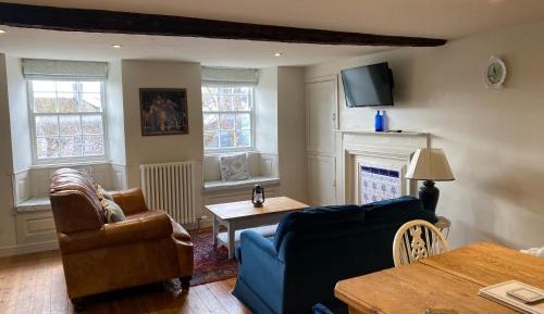 Lord Gray two bedroom apartment (parking available)