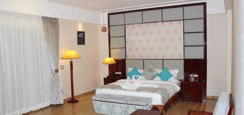 Deluxe Double Room (2 Adults + 1 Child)