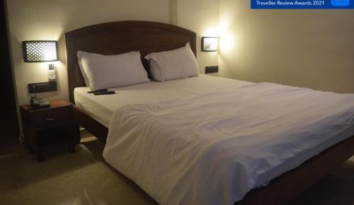 Deluxe Double Room (2 Adults + 1 Child)