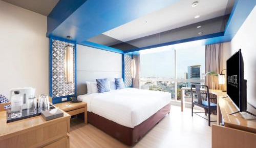 Deluxe King Room with City View