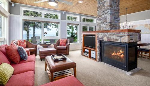 Family Room with Lake View