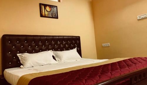 Deluxe Double Room (2 Adults + 1 Child)