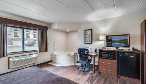 Suite with Hot Tub