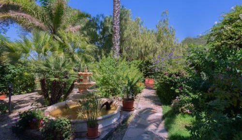 One-Bedroom Apartment with Garden