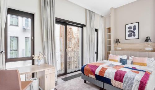 Extra Large Studio with Kitchen and Sofa Bed