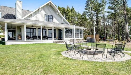 Five Bedroom Holiday Home