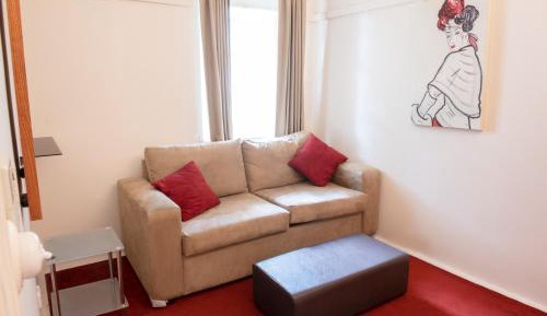 Deluxe Queen Suite