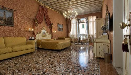 King Suite with Balcony with Canal View