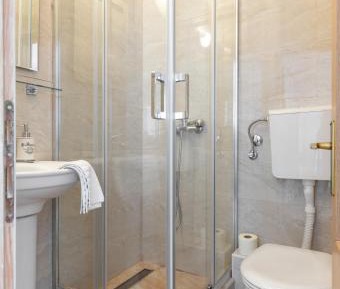 One-Bedroom Apartment (3 Adults)