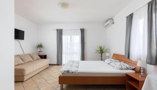 One-Bedroom Apartment with Terrace
