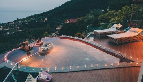 Honeymoon Suite