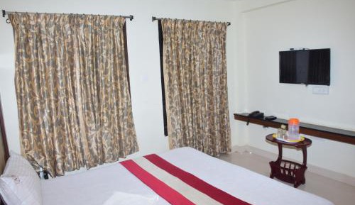 Deluxe Double Room (2 Adults + 1 Child)