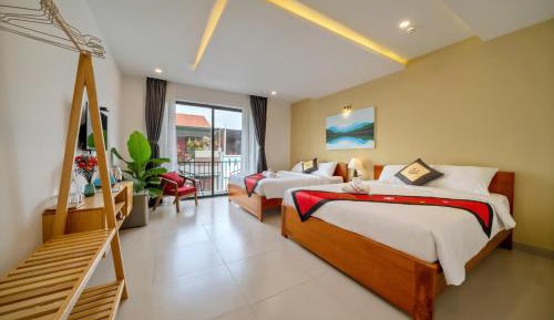 Deluxe Family Room with Balcony