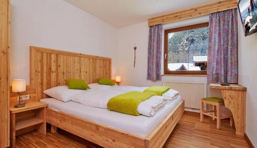 Comfort Two-Bedroom Apartment with Balcony