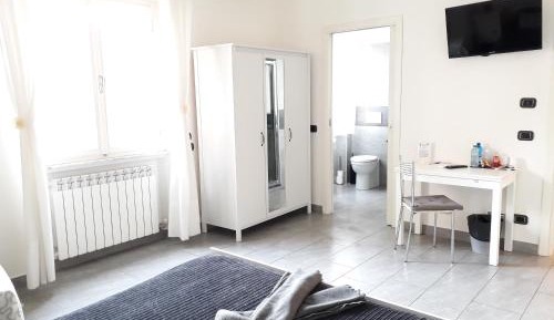 Queen Room with Private Bathroom