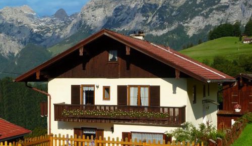 Two-Bedroom Apartment with Mountain View