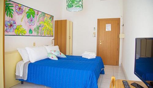 Double Room with Partial Sea View