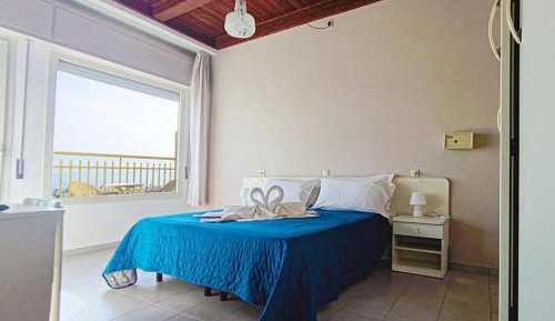 Double Room with Balcony and Sea View