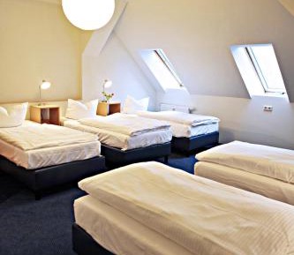 Quintuple Room