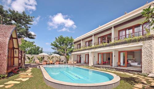 Suite with Pool View