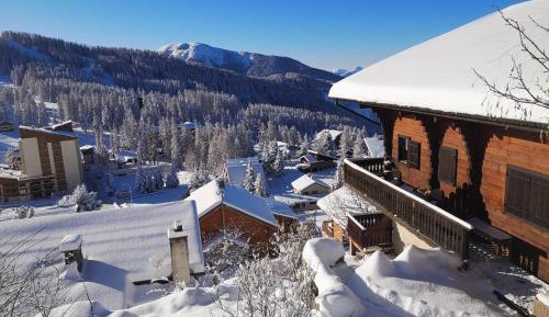 Apartment with Mountain View