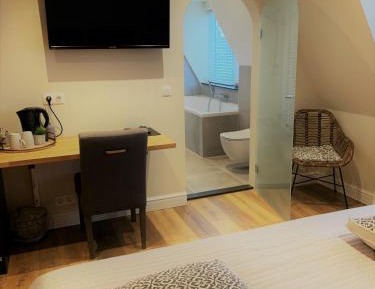 Deluxe Double Room with Bath