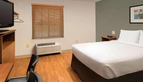 Queen Room  with Roll-In Shower - Disability Access/Non-Smoking
