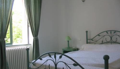 Deluxe Room (2 Adults + 1 Child)