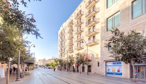 Superior One-Bedroom Apartment with Balcony
