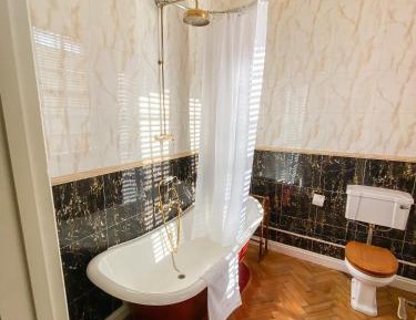 Junior Suite ( Not Dog Friendly)
