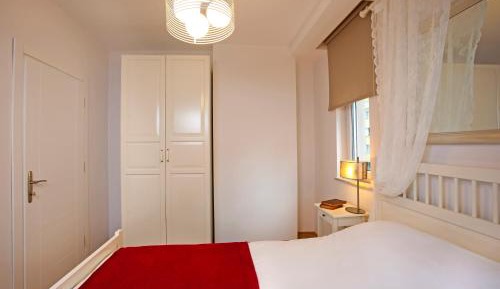 Two-Bedroom Apartment (3 Adults)