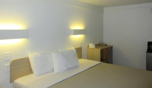 King Room - Non-Smoking