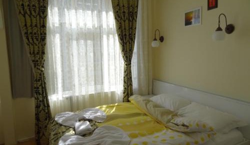 Deluxe Double Room with Side Sea View