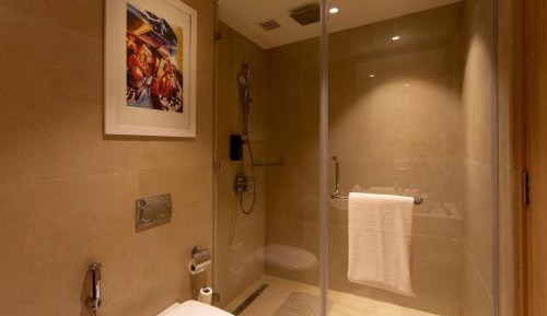 Junior Queen Suite with Lounge