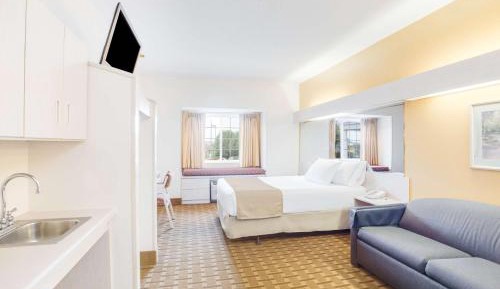 Queen Room with Mobility Accessible Walk-In Shower