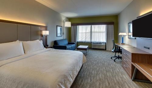 King Studio Suite with Mobility Accessible Tub - Non-Smoking