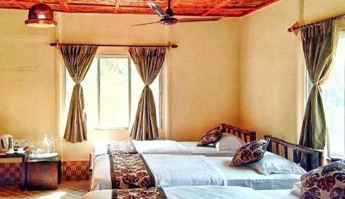 Quadruple Room with Private Bathroom