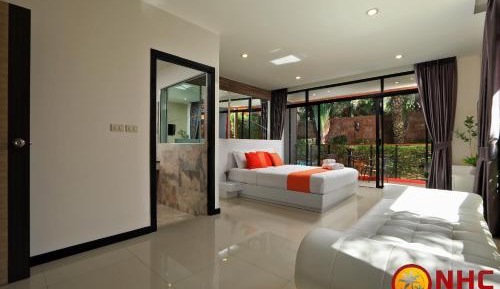 Apartment with Pool View 