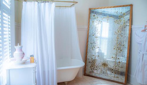 Deluxe Suite with Spa Bath