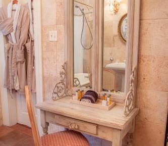 One-Bedroom King Suite