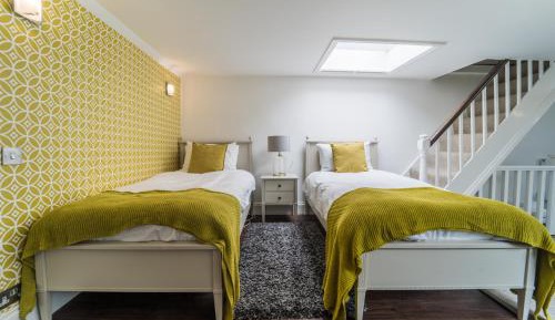 Two-Bedroom Apartment with Sea View 4th floor