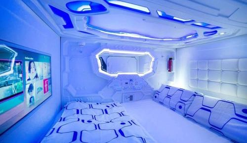Capsule Room 