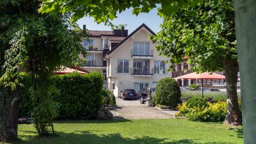 Apartment with Garden View