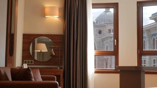Suite with Bath Tub
