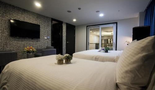 Suite with Private Pool