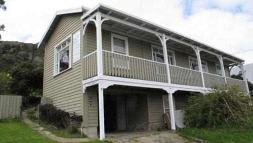 Three-Bedroom Holiday Home 